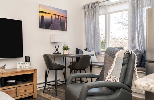 Lake Geneva Condo | The Hideaway at Hayloft Lodge – Chic & Unique Stay