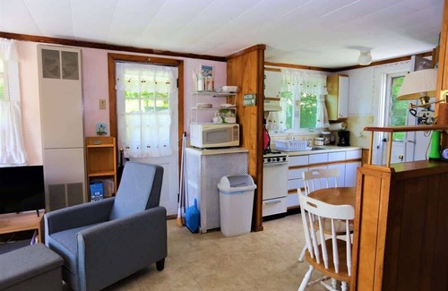 Plymouth Cottage | The Hideaway at White Horse