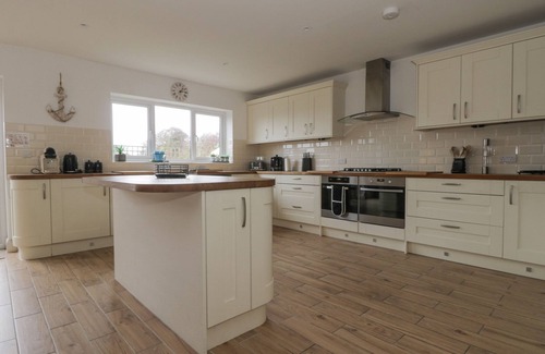 New Romney Cottage | THE HIDEAWAY BEACH HOUSE, family friendly in Littlestone-On-Sea