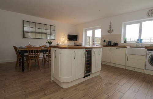 New Romney Cottage | THE HIDEAWAY BEACH HOUSE, family friendly in Littlestone-On-Sea