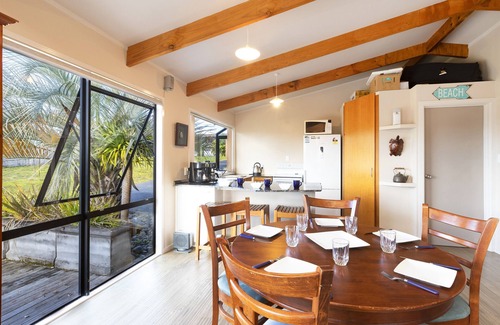 Omaha Cottage | The Hideaway - Omaha Holiday Home