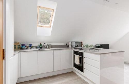 Corfe Castle Apartment | The Hideout - 20-Minute Walk to Bournemouth Gardens