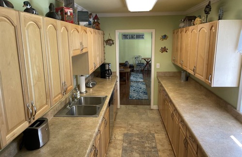 Guntersville House | "THE HIDEOUT AT BUCK ISLAND"- private dock, ample parking, 5 min to City Harbour