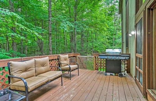 Lake Ariel House | The Hideout Cottage with Access to Lakes and Ski Slope