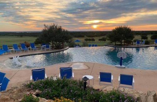 Brownwood Hotel | The Hideout Golf Club & Resort