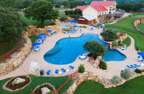 Brownwood Hotel | The Hideout Golf Club & Resort