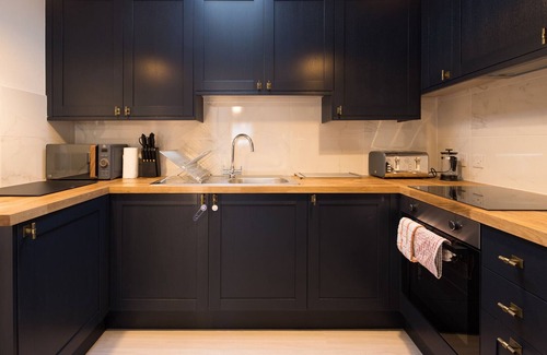 Highgate Apartment | The Highgate Hideaway - Modern & Stylish 2BDR Flat