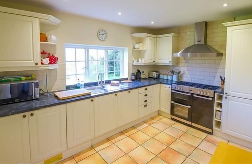 Rye House | The Highlands, Nr Rye - Victorian House with Tennis court