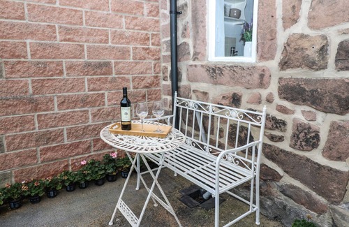 Cromford Cottage | THE HILL, character holiday cottage, with a garden in Cromford