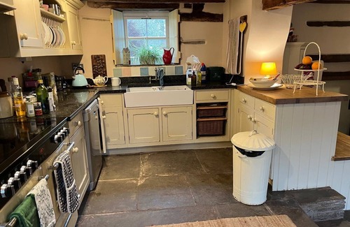 Llanfihangel Tal-y-llyn House | The Hillis Farmhouse - 6 Bed - Sleeps 11 - Pets