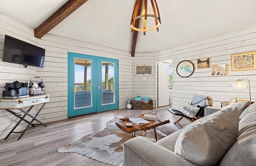 Canyon Lake House | The Hillside Retreat at Mystic Hills Ranch