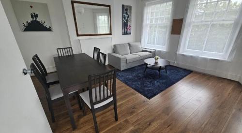Middle Park and Sutcliffe Apartment | The Hilltop Flat near to central