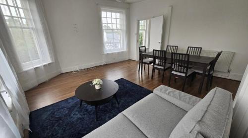 Middle Park and Sutcliffe Apartment | The Hilltop Flat near to central