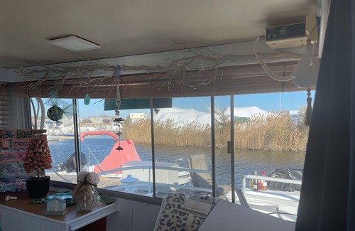 Point Pleasant Boat Rental | The Hilton of Houseboats