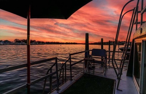 Point Pleasant Boat Rental | The Hilton of Houseboats