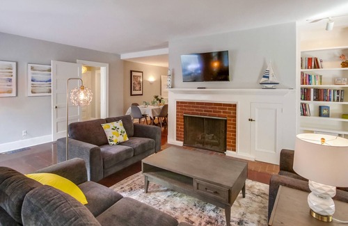 Village of La Jolla House | The Historic Kline House - with private pool and spa. Walk to shops and restaurants.