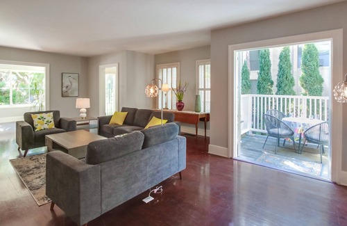 Village of La Jolla House | The Historic Kline House - with private pool and spa. Walk to shops and restaurants.