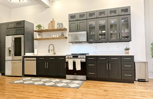 Downtown Cincinnati House | The Historic Lyric Presidential Suite