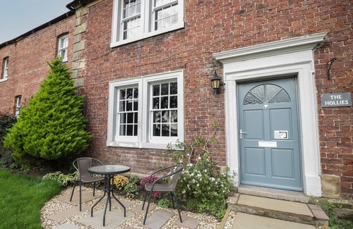Thurstonfield Cottage | THE HOLLIES, pet friendly, with hot tub in Carlisle