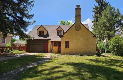Laramie House | The Hollo House