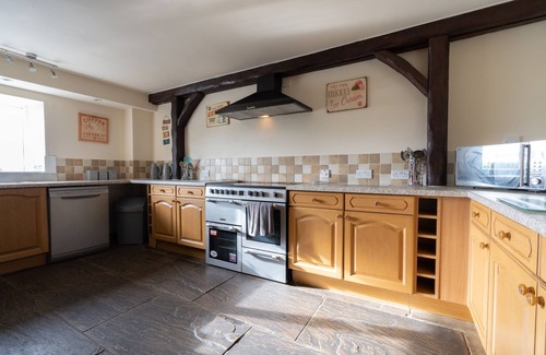 Peak District National Park Cottage | The Holmes Barn - Sleeps 16 - Peak district