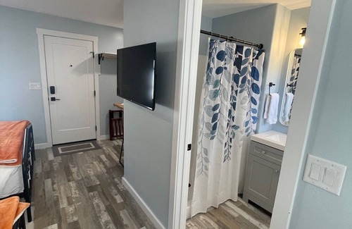 Palisade Hotel | The Homestead- 6 Bedroom/Bathroom Motel- Pet Friendly- Entire Property