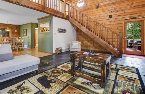 Snohomish Cabin | 🍯The Honey Bear Cabin In The Woods w/hot tub🌲🐻