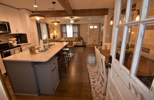 Marietta House | The Honeybee House North Atlanta Marietta Business or Family Travel Sleeps 1-6