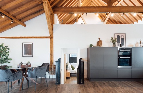Hemel Hempstead House | The Honeybee's Nest