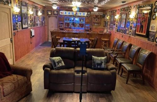 Long Valley Junction Ski Chalet | The Honky Tonk Cabin