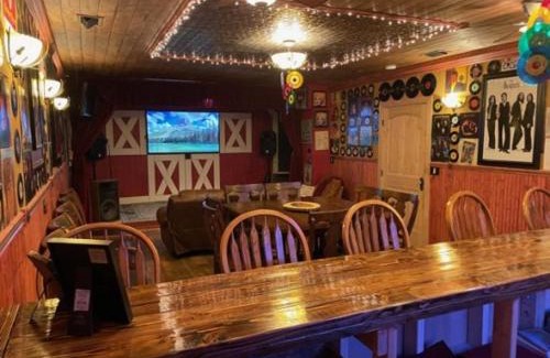 Long Valley Junction Ski Chalet | The Honky Tonk Cabin