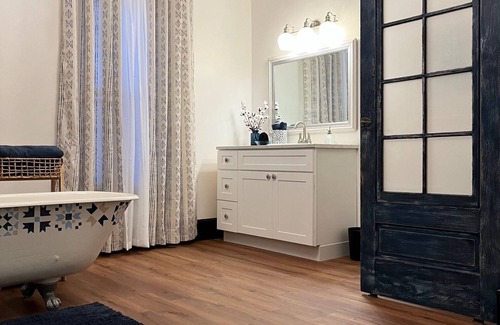 Mesopotamia Apartment | The Horse & Harness BnB-Kind hearts and Country air
