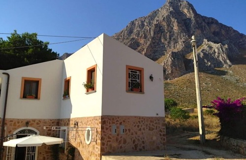 Cornino House | The House between Sea and Nature