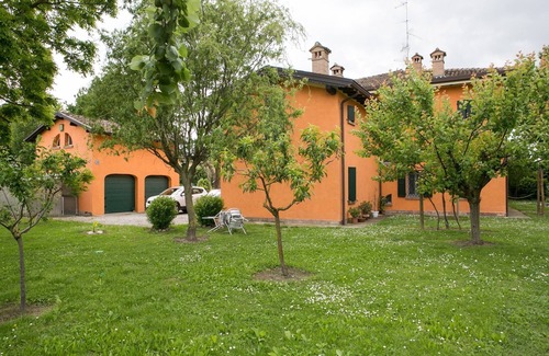 Correggio House | "The house in the park" B&B rural hospitality located in the Padana countryside.