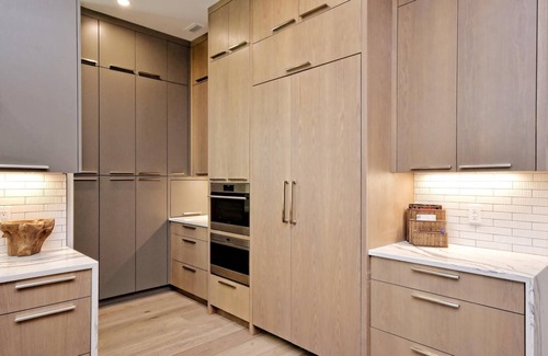 Barton Heights House | The House of Yes- Luxury Urban Farm House. Walking distance to downtown