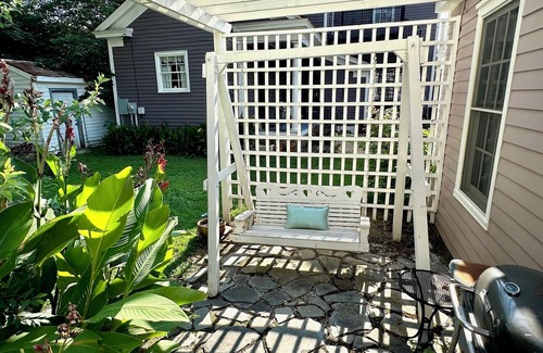 Holly Springs House | The Hummingbird Cottage - Entire House