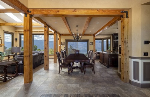 Central Okanagan Villa | The Hunter's House !