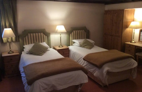 Middlemarsh Hotel | The Hunters Moon