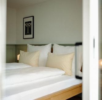 Pfaefers Dorf Hotel | THE HUS am Weinberg