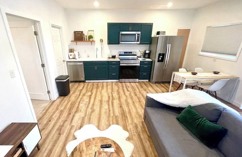 Tri-Cities House | "The Hygge" 1-bedroom private ground floor apartment in charming Kennewick