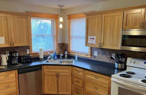 Kutzky Park House | The Iakovos House: Walking distance to Mayo Clinic