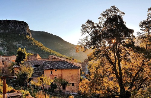 Castellane Apartment | The ideal location to explore the Verdon, Studio & Private rooms with bathroom