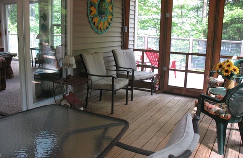 Bridgton House | The Ideal Maine Lakeside Getaway: "Pinewoods" on Moose Pond