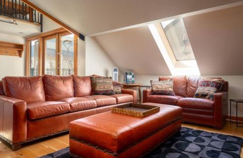 Whistler Village Apartment | The Ikon Lofted Studio with King Bed and Patio