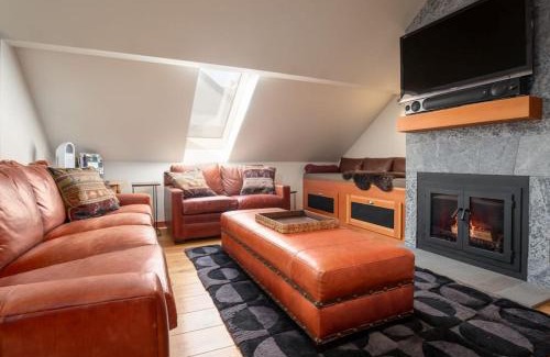 Whistler Village Apartment | The Ikon Lofted Studio with King Bed and Patio