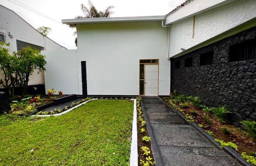 La Florida Villa | The Imperial 10 bedroom villa (Bachelor friendly) 4 blocks from lleras park
