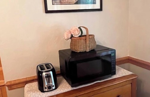 Kingsville Bed & Breakfast | The Inn at Woodsong Acres