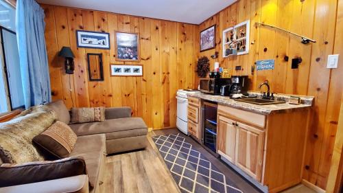 Estes Park Hotel | The Inn on Fall River & Fall River Cabins