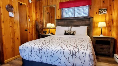 Estes Park Hotel | The Inn on Fall River & Fall River Cabins