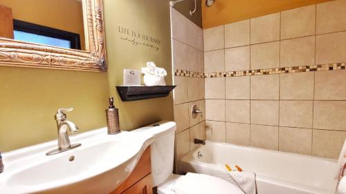 Estes Park Hotel | The Inn on Fall River & Fall River Cabins